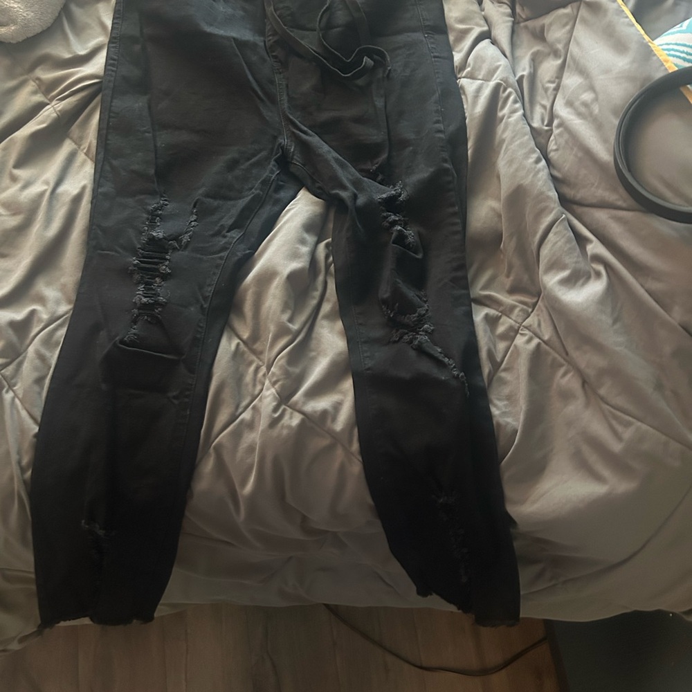 Black Distressed Jeans